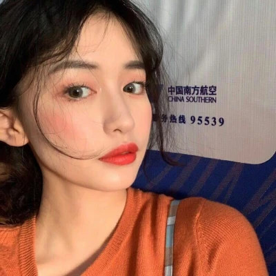 真人头像女自然真实