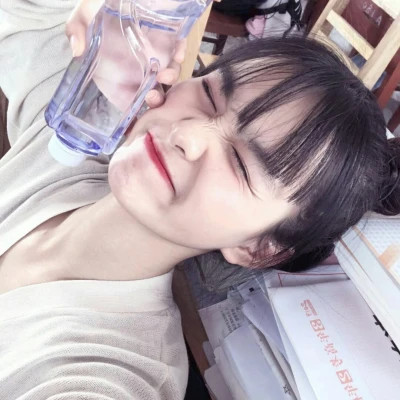 真人头像女自然真实