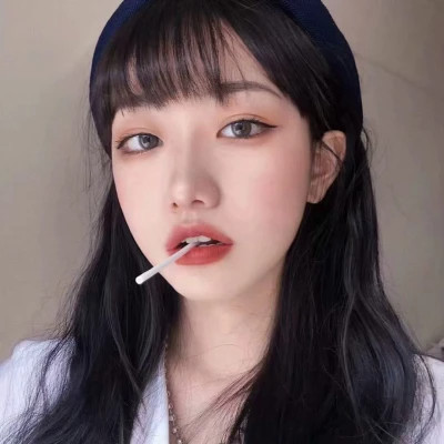 真人头像女自然真实