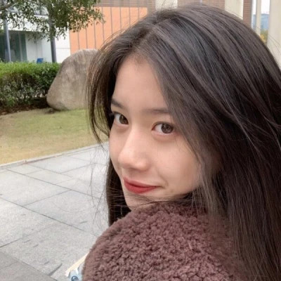 真人头像女自然真实