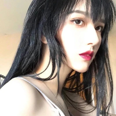 真人头像女自然真实