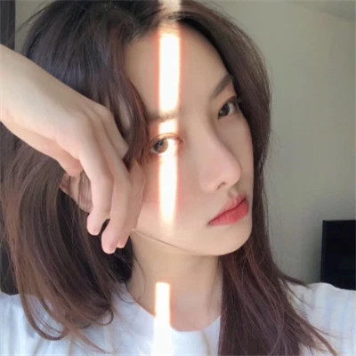 真人头像女自然真实