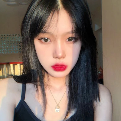 最新好看的女生头像