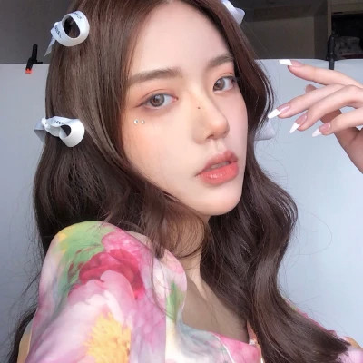 qq头像女生真人