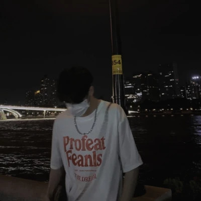 高级感十足的氛围感男生头像