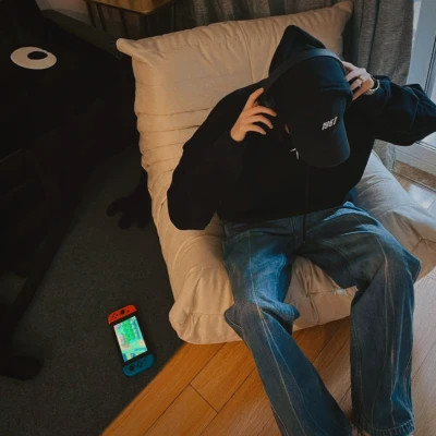 高级感十足的氛围感男生头像