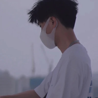 高颜值高级氛围感男生头像图片