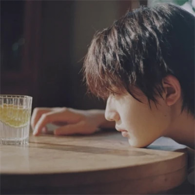 男生氛围感文艺头像