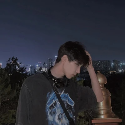 男生高级氛围感头像图片