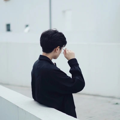 最新2025年男生头像高清大图