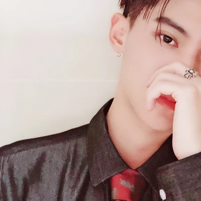 2025最受欢迎的潮流男生头像图片