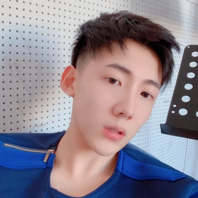 2025最受欢迎的潮流男生头像图片