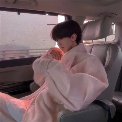 2025最受欢迎的潮流男生头像图片