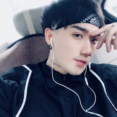 2025潮流男生头像