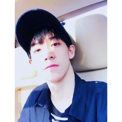 白边男生头像图片