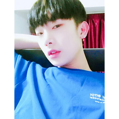 白边男生头像图片