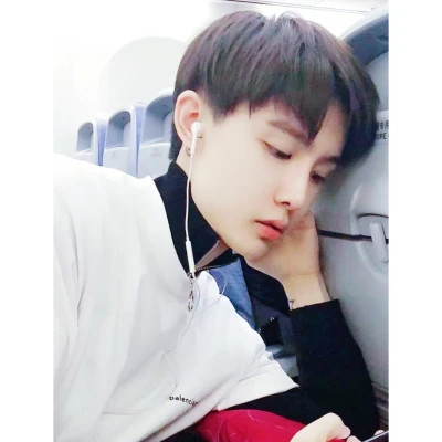 白边男生头像图片