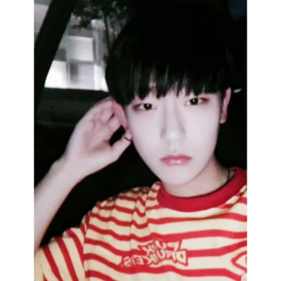 白边男生头像图片