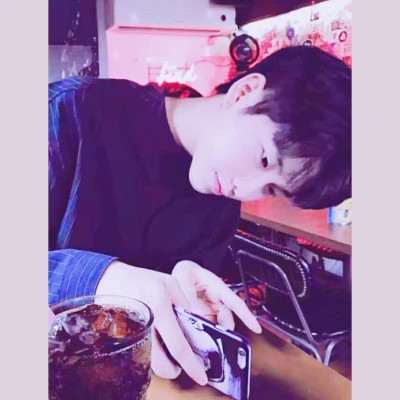 白边男生头像图片