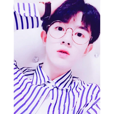 白边男生头像图片