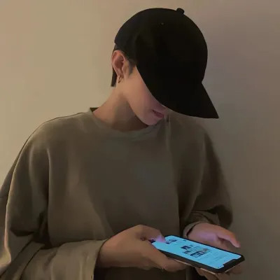 2025年情侣头像一人一半