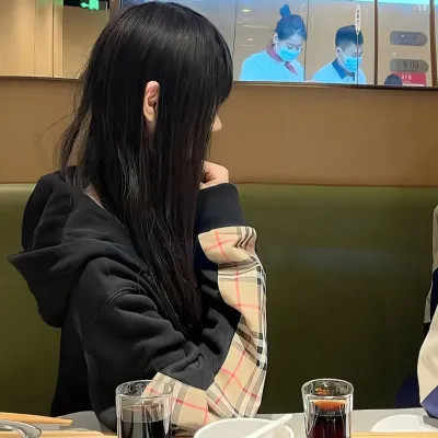 宠溺情侣头像一左一右