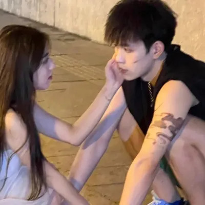 一秒跪倒的情侣头像