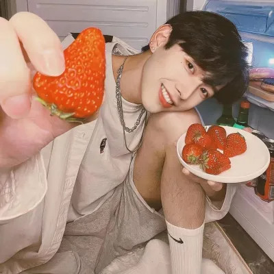 微信情侣头像2025年最火爆的款式