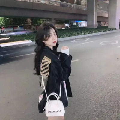 微信情侣头像2025年最火爆的款式