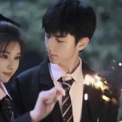 2025年最受欢迎的QQ情侣头像图片