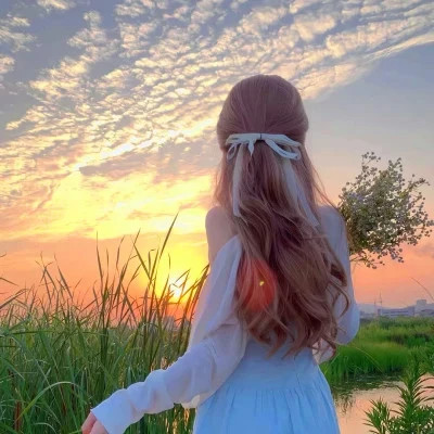 2025最受欢迎的高清背影女生头像图片