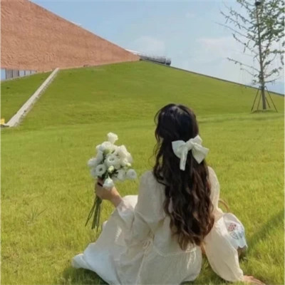 2025最受欢迎的高清背影女生头像图片