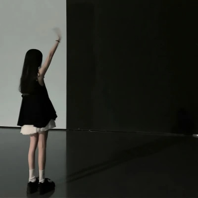 2025最受欢迎的高清背影女生头像图片