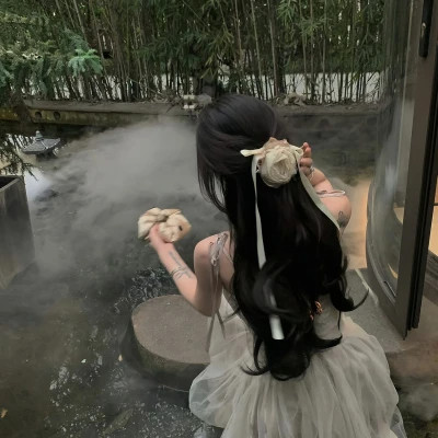 2025最受欢迎的高清背影女生头像图片