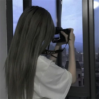 2025最受欢迎的高清背影女生头像图片