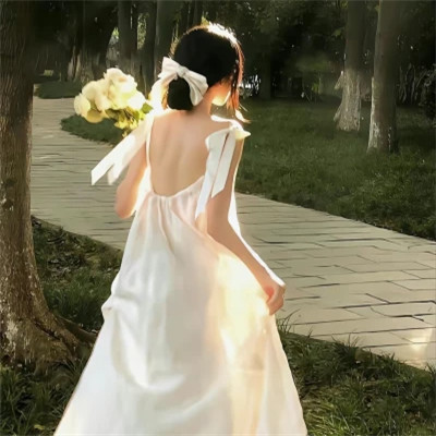 2025最受欢迎的高清背影女生头像图片
