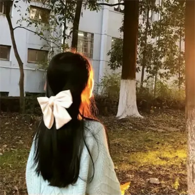 2025最受欢迎的高清背影女生头像图片