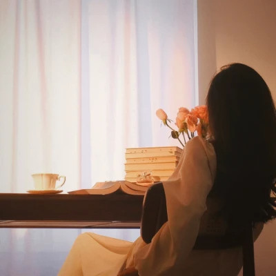 超美女生头像2025最新版背影