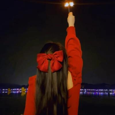 超美女生头像2025最新版背影