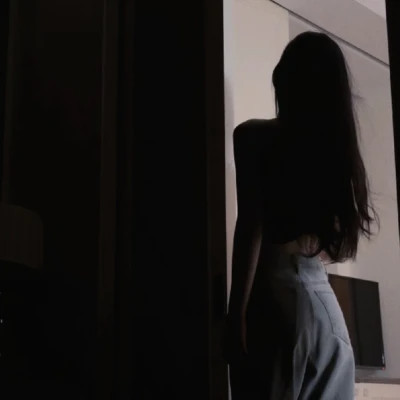 超美女生头像2025最新版背影
