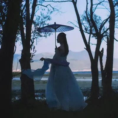 超美女生头像2025最新版背影