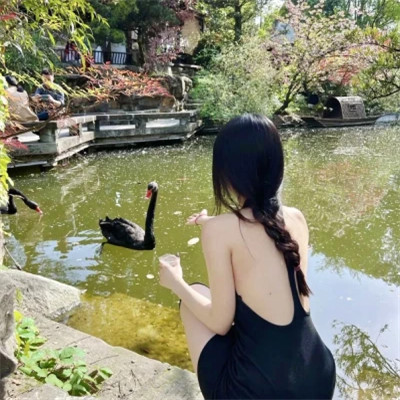 超美女生头像2025最新版背影