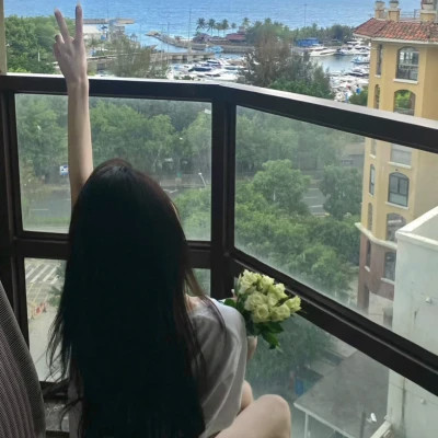 超美女生头像2025最新版背影