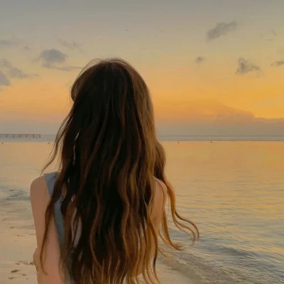 超美女生头像2025最新版背影