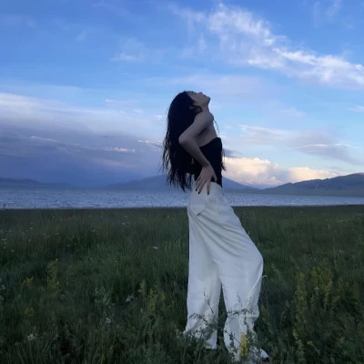 独特微信女生头像图片2025年流行款