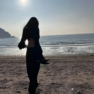 2025最新唯美女生微信头像图片