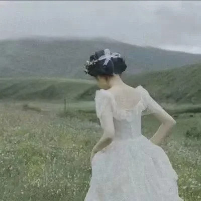 最新2025女生时尚又个性微信头像图片