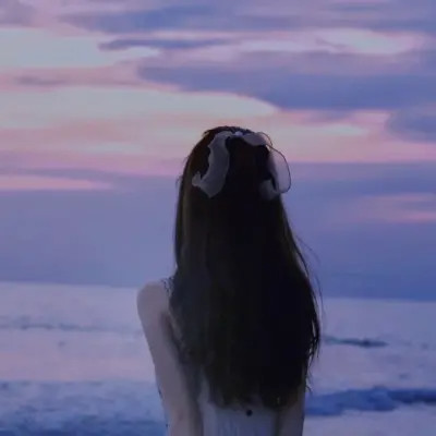 最新2025女生时尚又个性微信头像图片