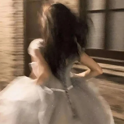 最新2025女生时尚又个性微信头像图片