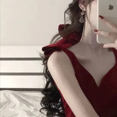 最新2025女生时尚又个性微信头像图片